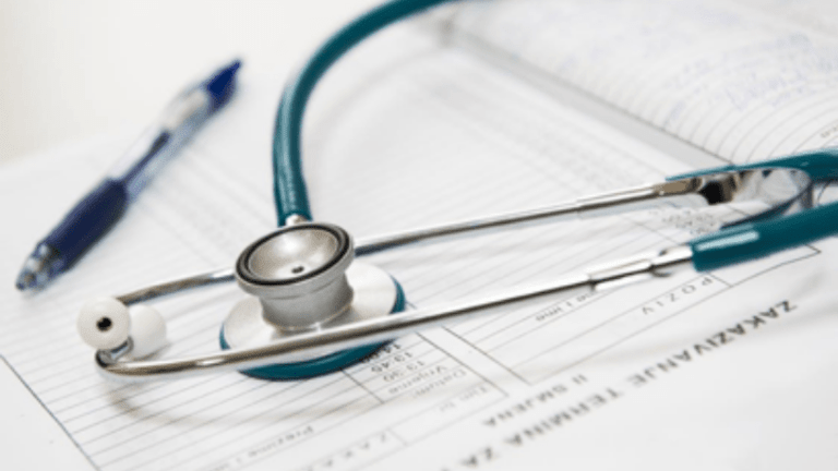 What to Consider Before Filing a Lawsuit for Medical Malpractice
