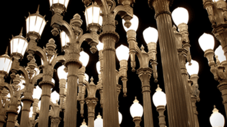 Los Angeles City Hall: Too Many Departments, Not Enough Light Bulbs