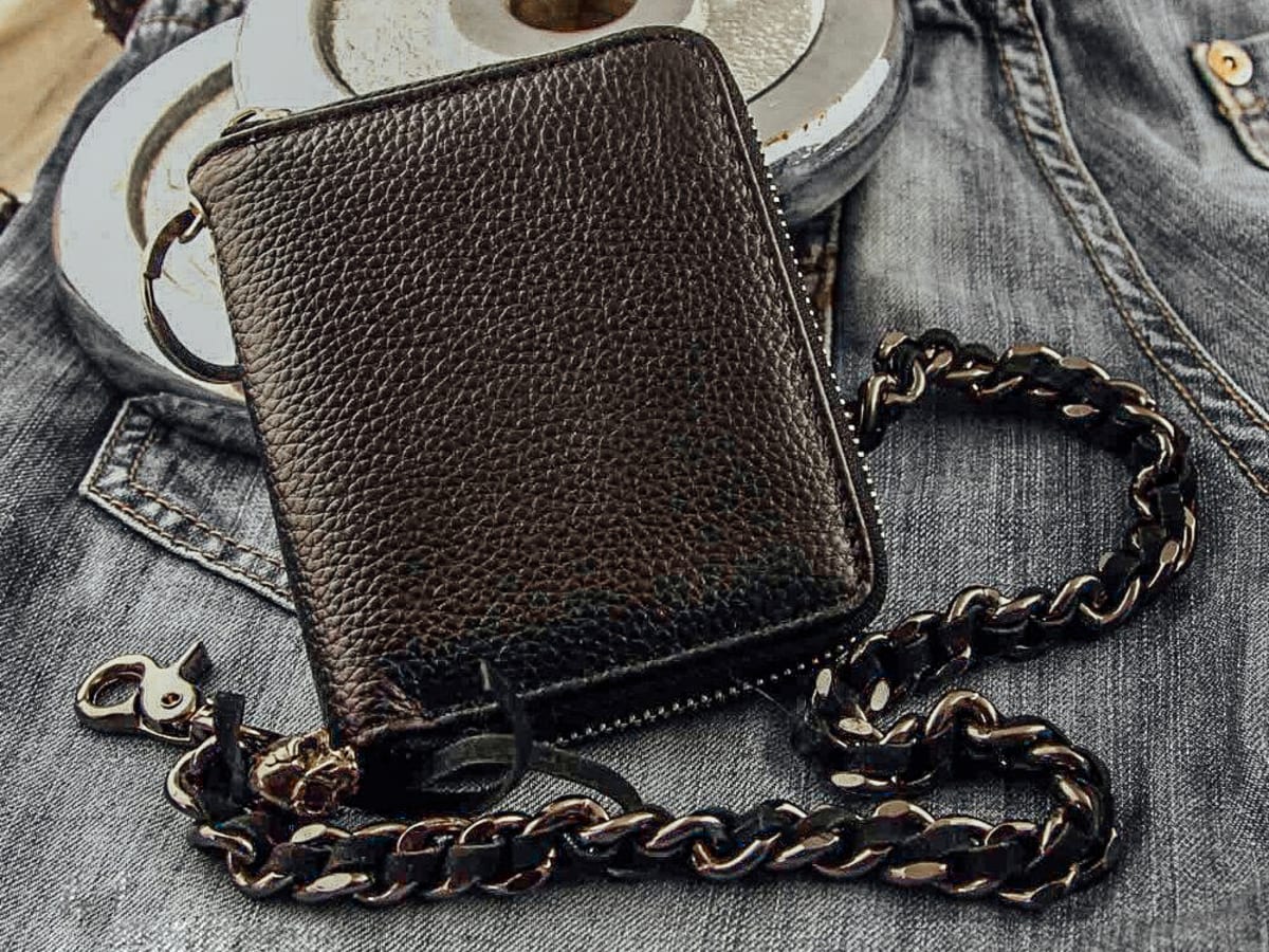 Wallet and chain top