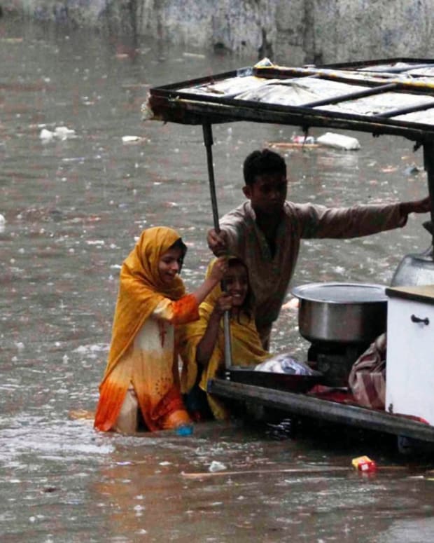pakistan flood 1200