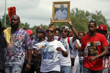 Over 1,000 Protest In Ferguson, Call For Highway Shutdown Monday