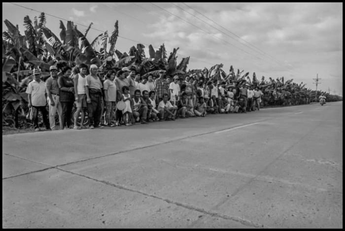 The coop strikers – thrown off the plantation and picketing on the highway (1974). Photo copyright © 2020 by David Bacon.