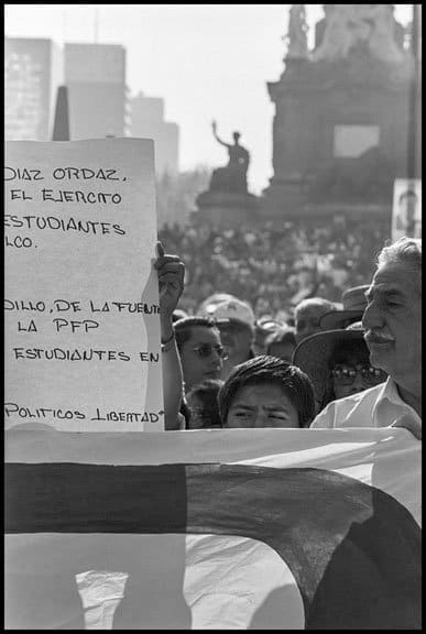 Signs held by marchers compare the repression of the student strike in 2000 to the student massacre in 1968, and the President Ernesto Zedillo with former President Gustavo Díaz Ordaz.