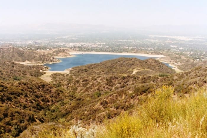 Reseda and Encino: Hillsiders, Flatlanders Worlds Apart