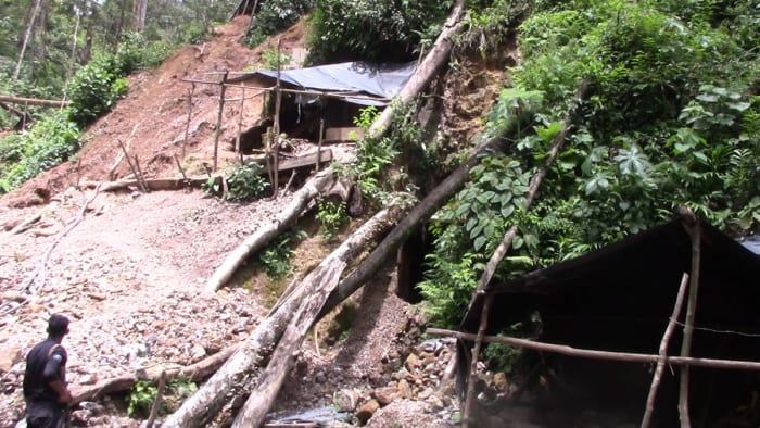 Nicaraguan police inspect an abandoned mining camp at Kiwakumbai in the Bosawás reserve. Photo: www.tortillaconsal.com