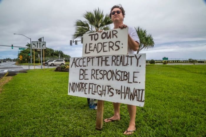 James "Jiro" Yuda protests continued flights to and from Hawaii as the Covid-19 pandemic worsens. (Photo: Copyright David Bacon)