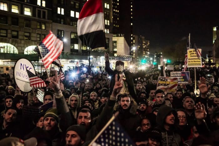 An estimated 6,000 Yemeni immigrants and their allies attended the Yemeni bodega strike, on Feb. 2, 2017. (Michael Nigro)