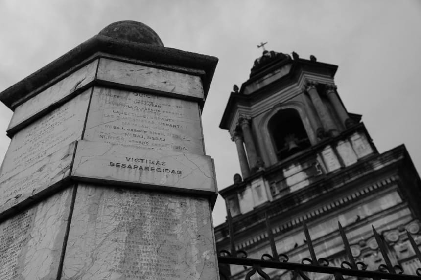 Names of those disappeared during Guatemala’s bloody war are engraved on the church pillars of the Catedral Metropolitana de Santiago de Guatemala. June 16, 2021. Photo by Zaydee Sanchez for palabra