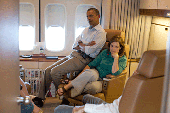 obama arms akimbo