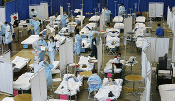 A triage training exercise at Robert Wood Johnson University Hospital in New Jersey in April 2005. (Stephen Chernin/Getty Images)