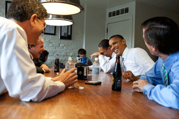 President Barack Obama has lunch at Good Stuff Eatery in Washington, D.C., with staff members who worked on the debt negotiations, Aug. 3, 2011. Official White House Photo by Pete Souza)