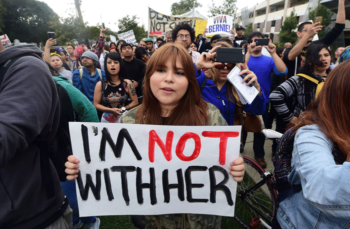 hillary losing latinas