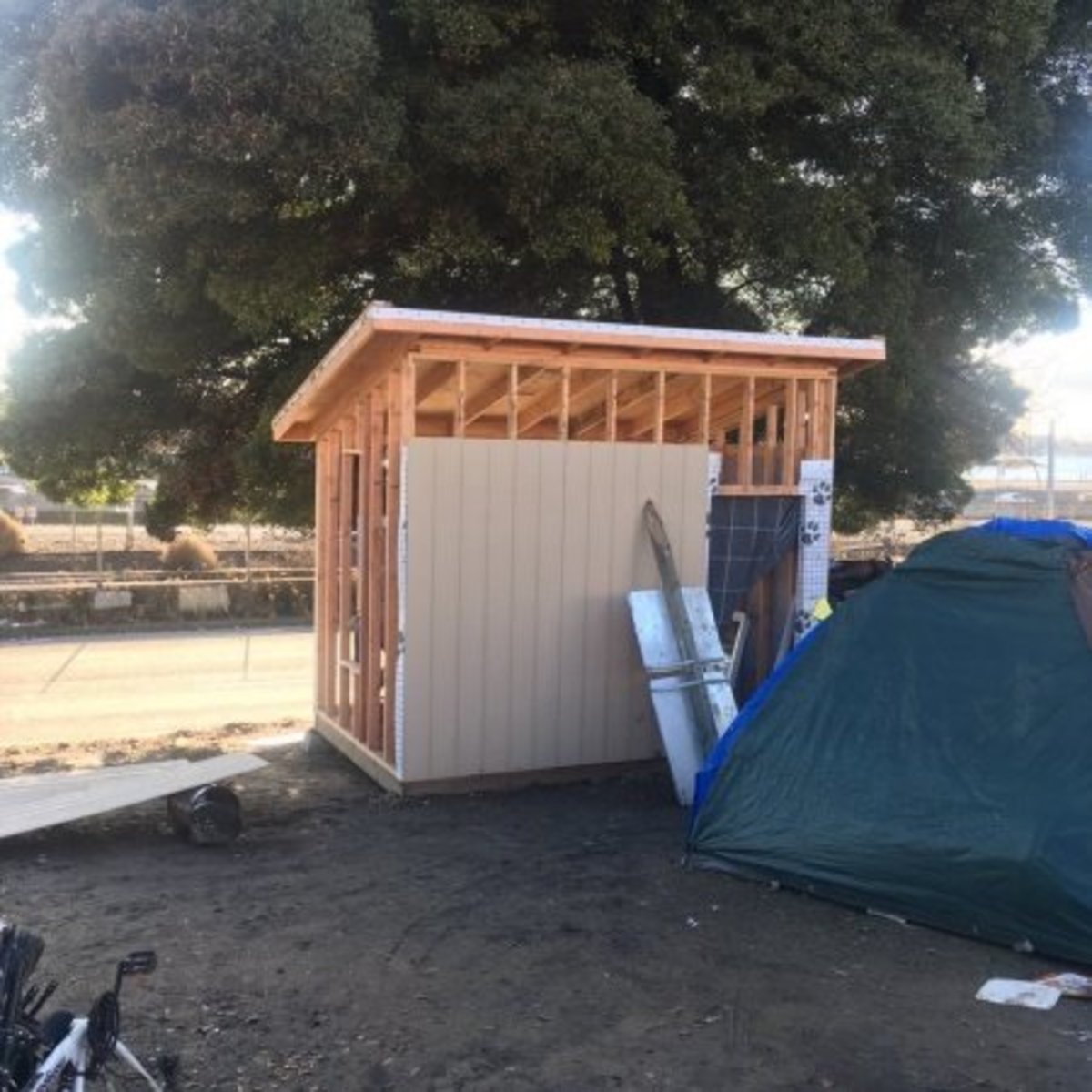 A home being built for an unhoused resident in Oakland. (Zack Haber/Twitter)