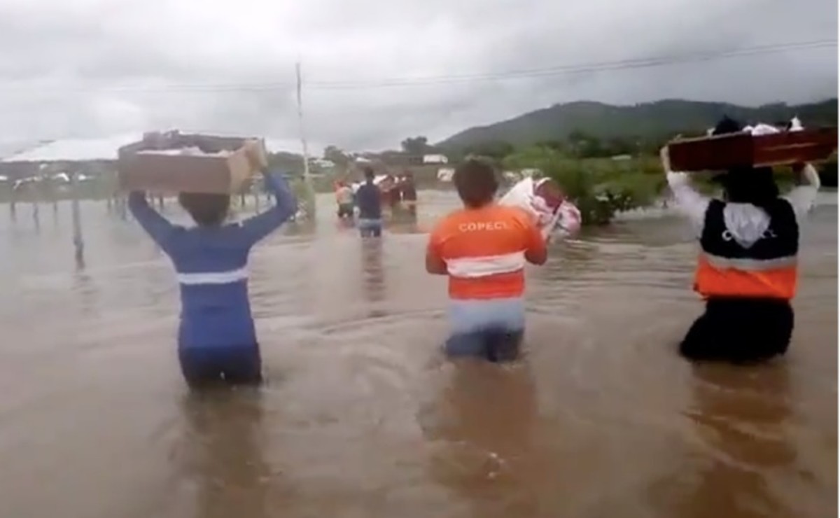 Honduran villagers escape floodwaters pushed by Hurricane Eta in November. Photo courtesy of the Army of Honduras