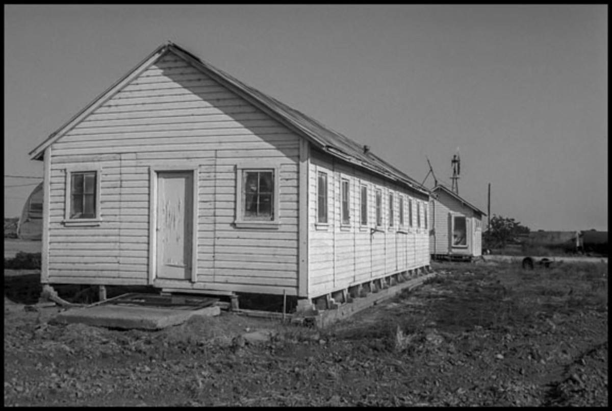  SAN JOAQUIN DELTA, CA - An abandoned labor camp.