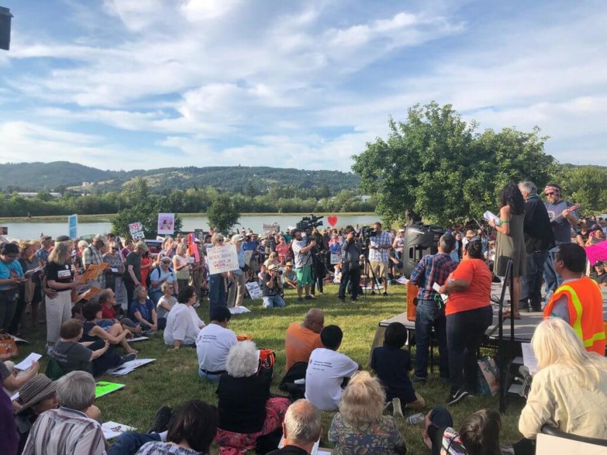 A rally outside the federal prison in Sheridan, Ore., to support the asylum seekers being held there. (ACLU Oregon / Twitter)