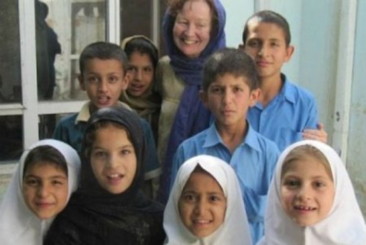 Kathy Kelly with children in Kabul, Afghanistan, May 2016 (Provided photo)
