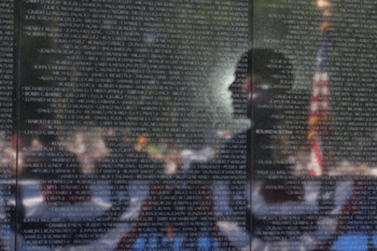 obama vietnam memorial