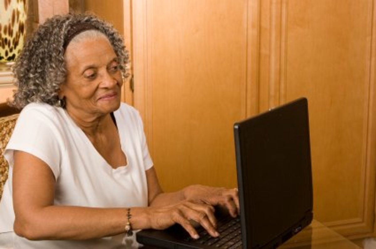 mature-woman-laptop