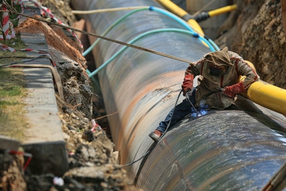Whitmer Shuts Down Pipeline