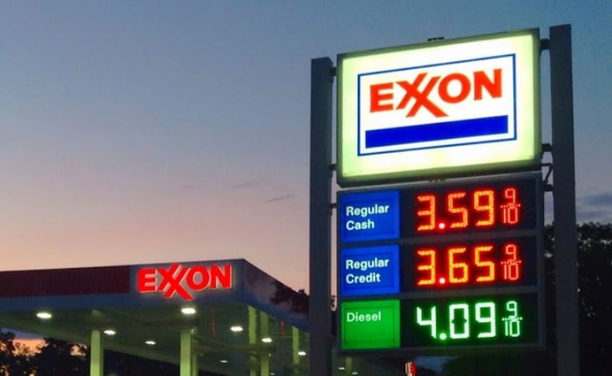 Exxon gas station in Durham, Connecticut. (Photo credit: Mike Mozart/Flickr) 