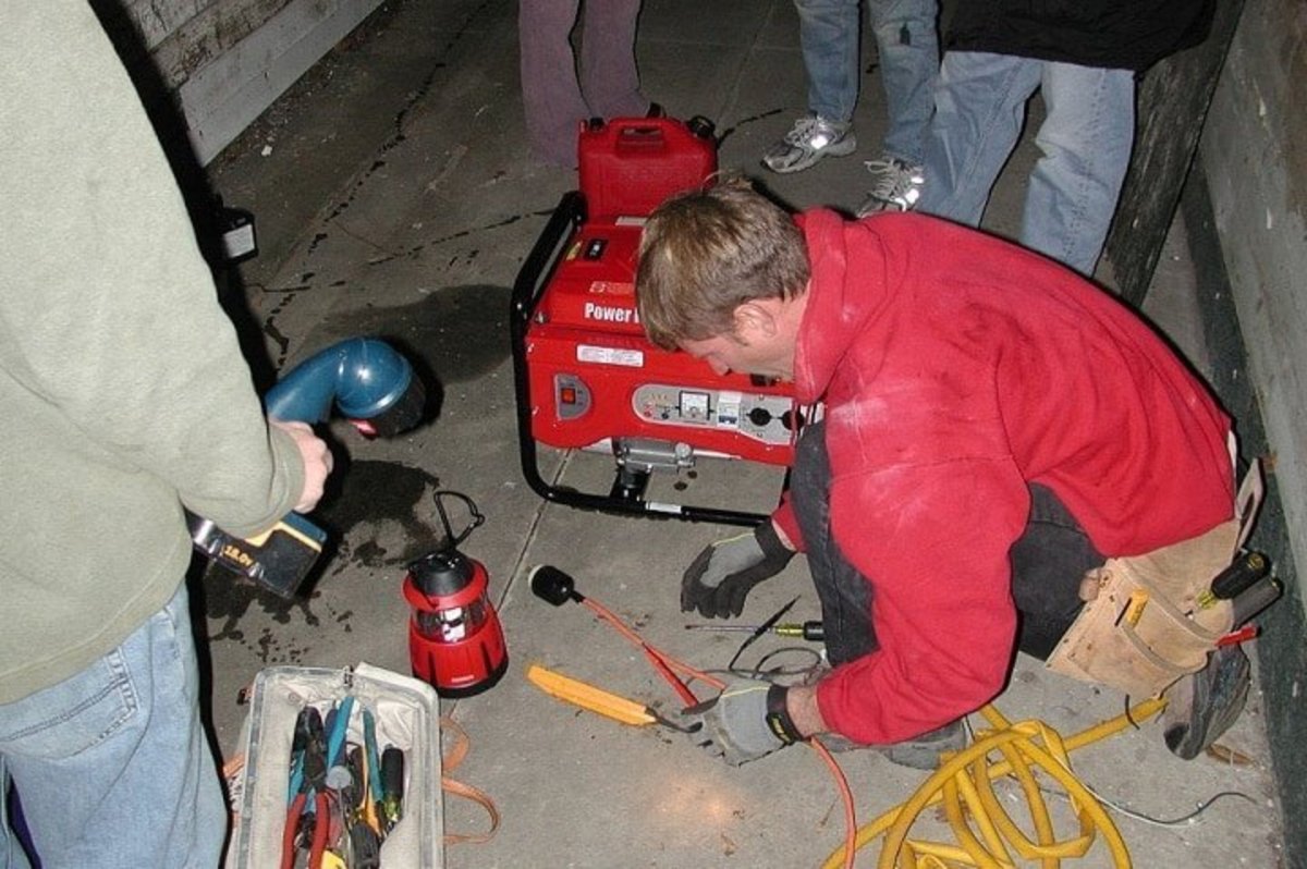 An electrician hooking up a generator to a home's electrical panel, 2005 / Photographer unknown (Creative Commons)