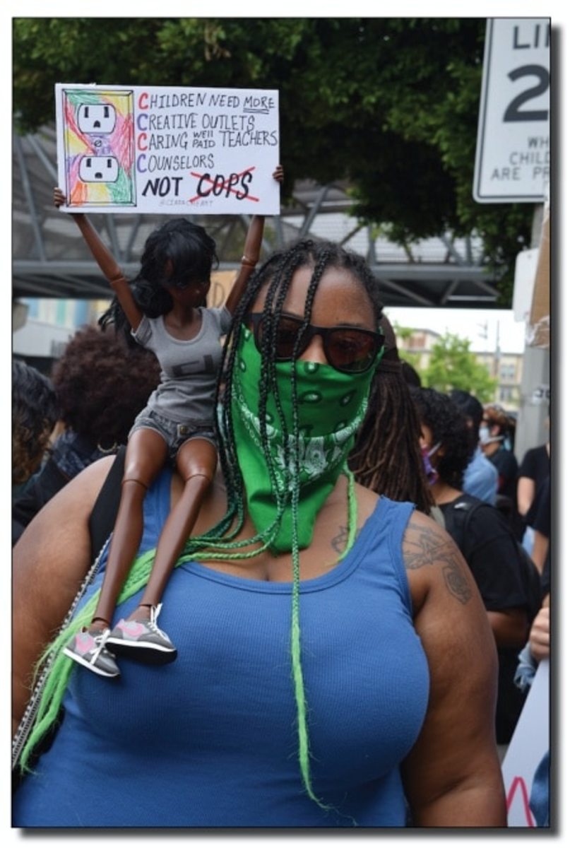 Ciara Che Callwood, an artist and teacher, joined protesters calling for LAUSD to defund its school police on June 16 at Miguel Contreras Learning Complex. Photo: Jeremy Loudenback