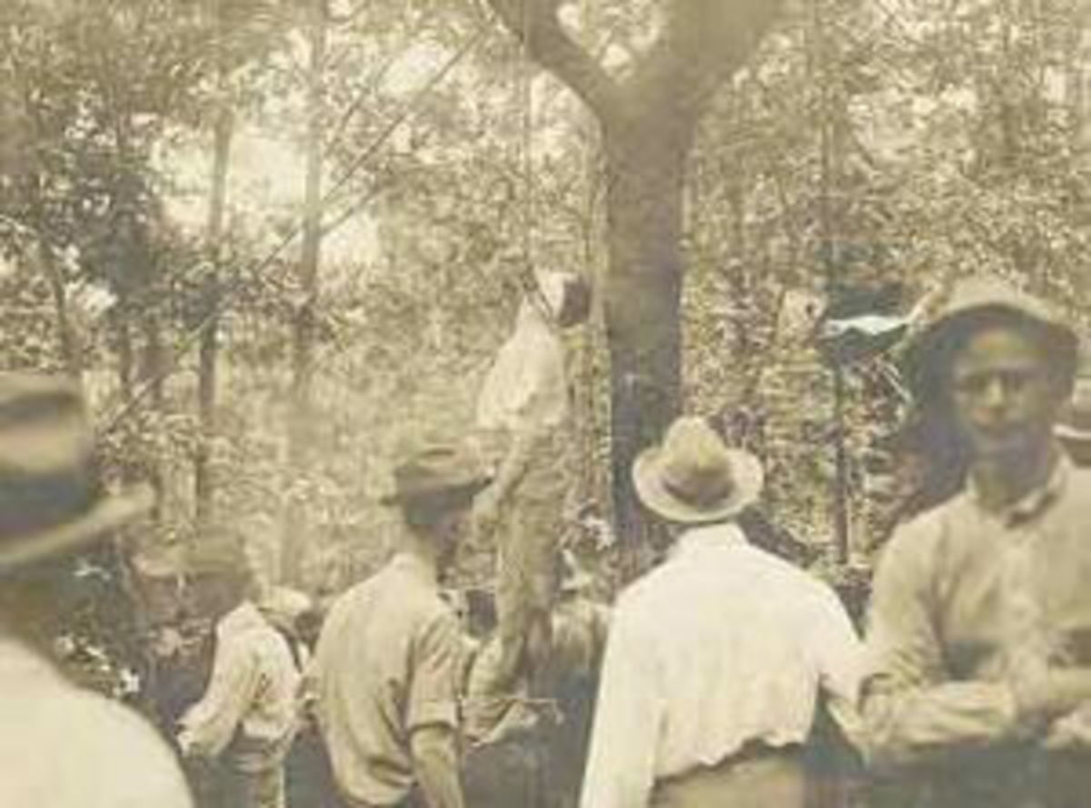 Lynching of Leo Frank, Marietta, Georgia, August 17, 1915. Postcard, gelatin silver print. Prints and Photographs Division, Library of Congress