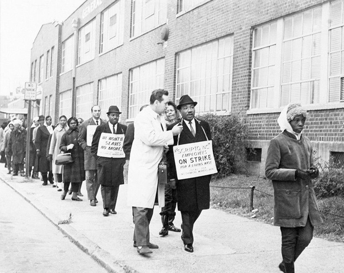 King joining a union picket line