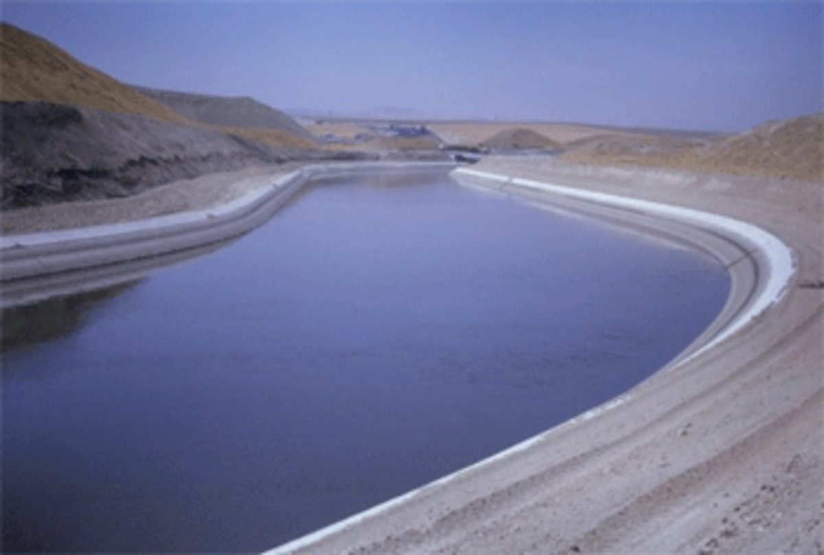 The Delta Mendota Canal, shown here, and the California Aqueduct deliver water to corporate agribusiness in the San Joaquin Valley and southern California water agencies. Photo courtesy of Bureau of Reclamation.