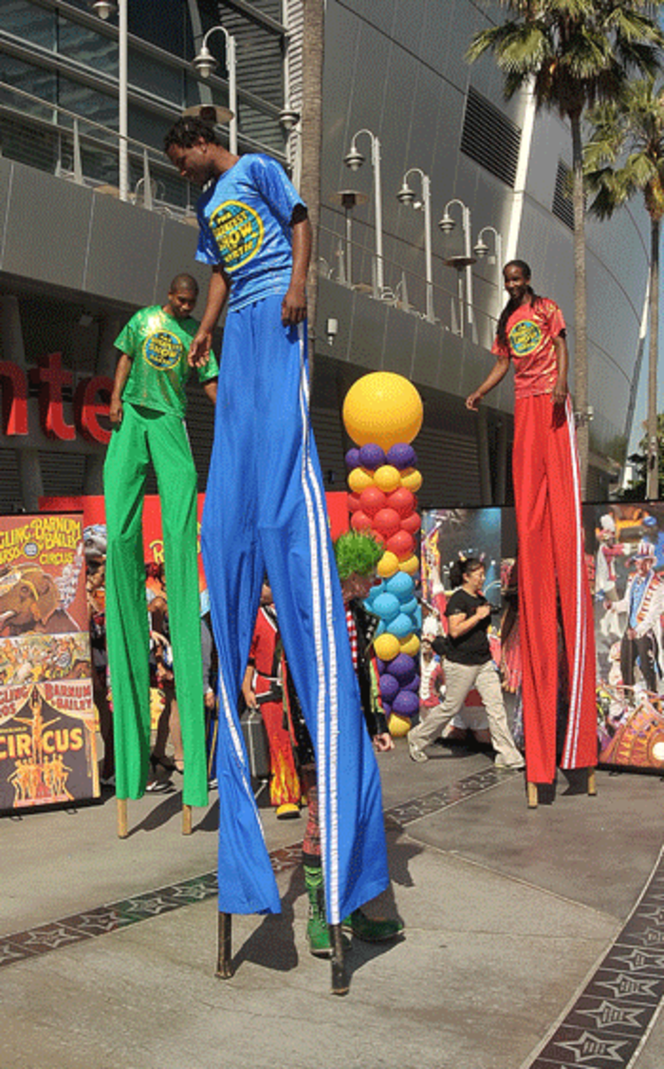 circus-stilts