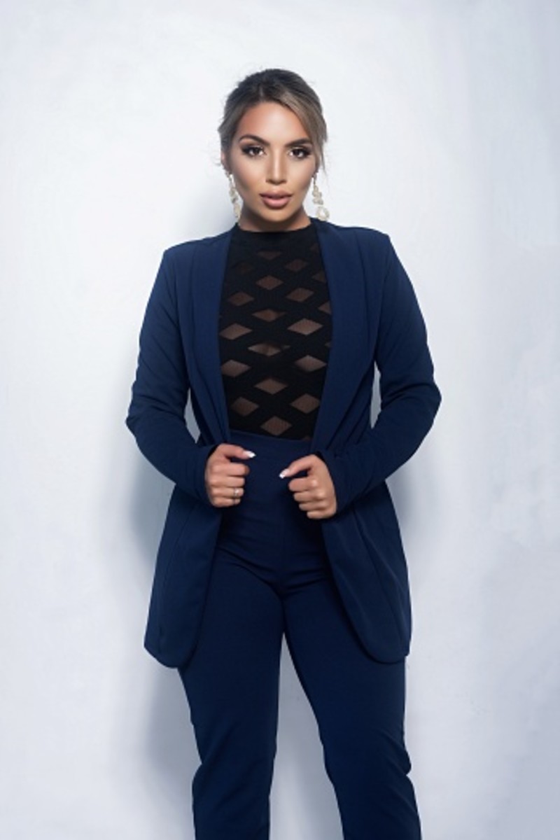 Celebrity Influencer Araqueenbae Hits 1 Million Followers on Instagram