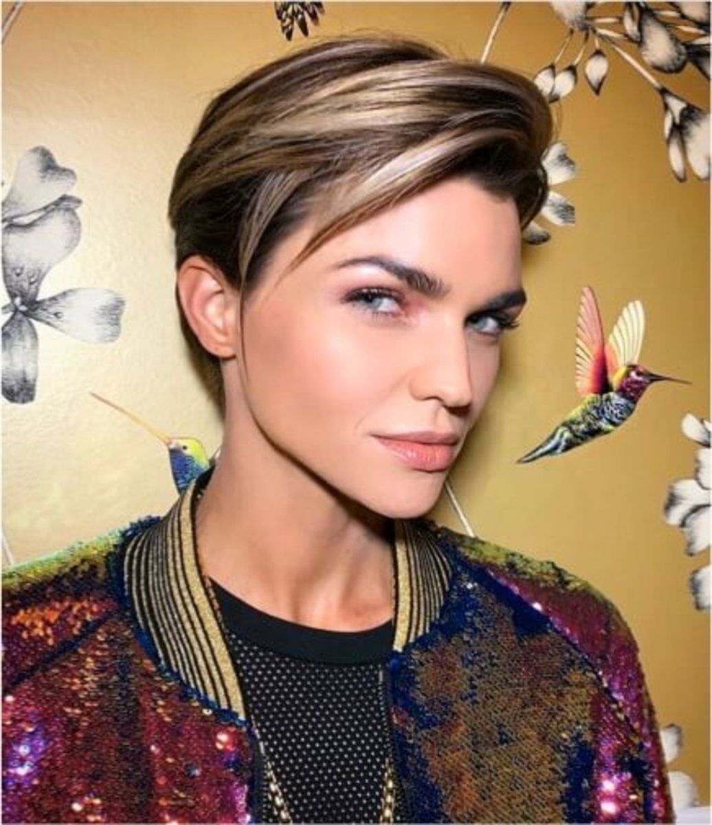 10 Sexy Short Haircuts That Are Just In Time for the Holidays - LA  Progressive