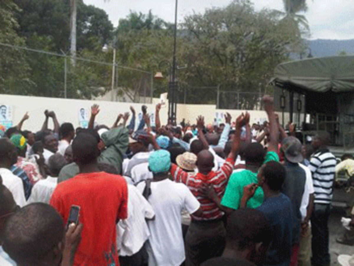 Protesters Calling For Duvalier (Photo: Andre Paultre)