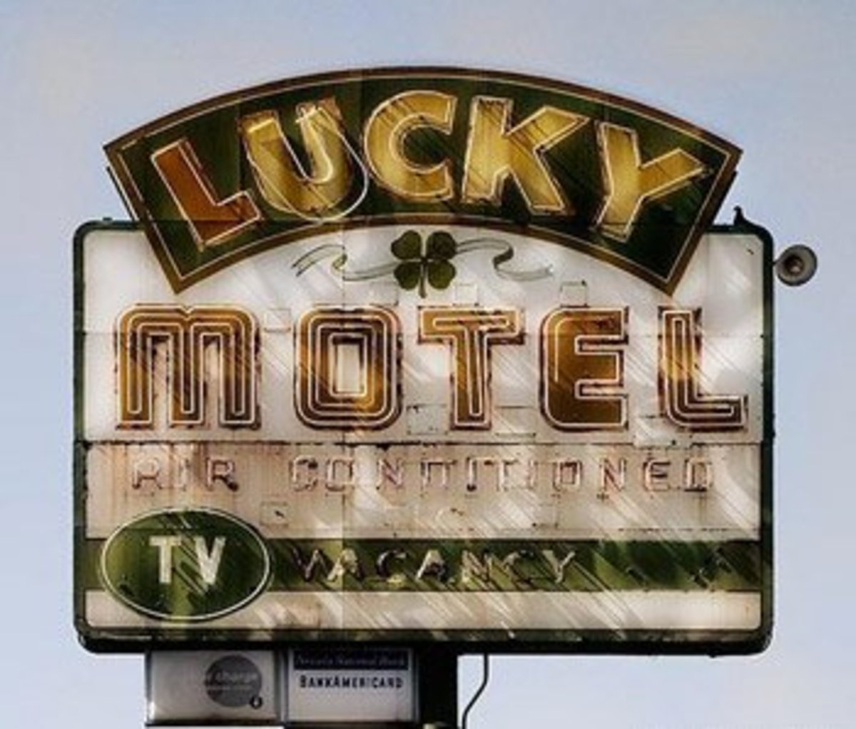 lukcy clover motel