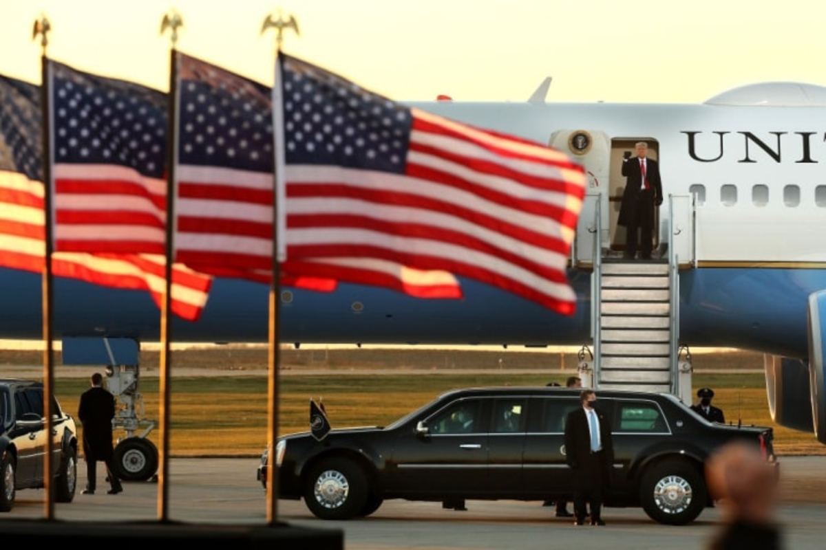 ROCHESTER, MINNESOTA - OCTOBER 30: U.S. President Donald Trump steps off of Air Force One as he arrives for a campaign rally at Rochester International Airport October 30, 2020 in Rochester, Minnesota. With Election Day only four days away, Trump is campaigning in Minnesota despite the recent surge in coronavirus cases in the state. State infectious disease director Kris Ehresmann said, "COVID is in our communities and all around the state. So getting together with even a relatively small group of people from outside your household is riskier than it was a month ago."  (Photo by Chip Somodevilla/Getty Images)