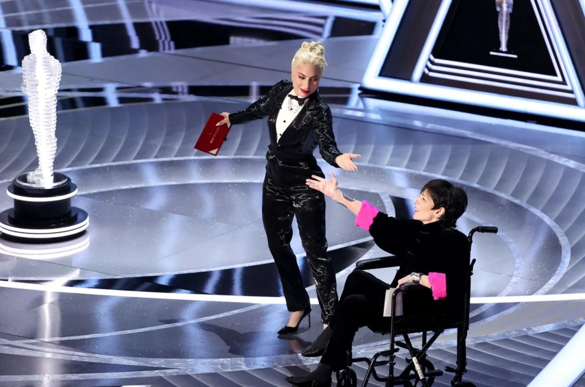A rare moment of grace at the Oscars, as Lady Gaga helps Liza Minnelli announce the award for best picture (Photo by Christopher Polk)