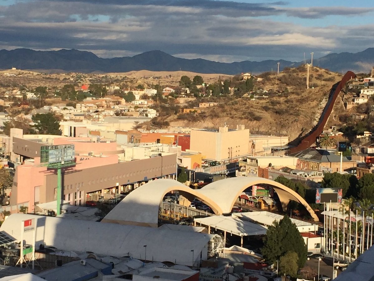 The U.S.-Mexico port of entry view from Nogales, Sonora, Mexico. Photo by Valeria Fernández for palabra 