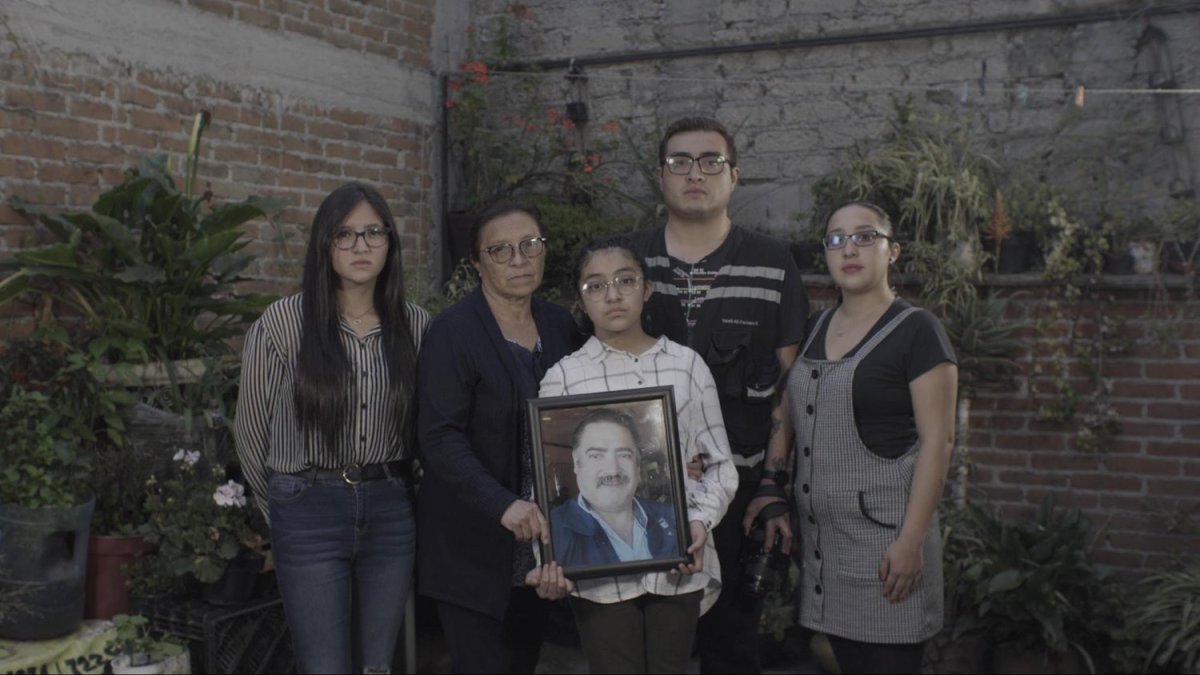From left to right, Pacheco’s youngest daughter, Paloma Libertad, his wife Verónica Romero, his granddaughter, son Ali Pacheco and middle daughter Priscilla Pacheco in Toluca, Mexico. Photo by Paola Macedo for the documentary "Dos relámpagos al alba" by Ojos de Perro vs. la Impunidad.