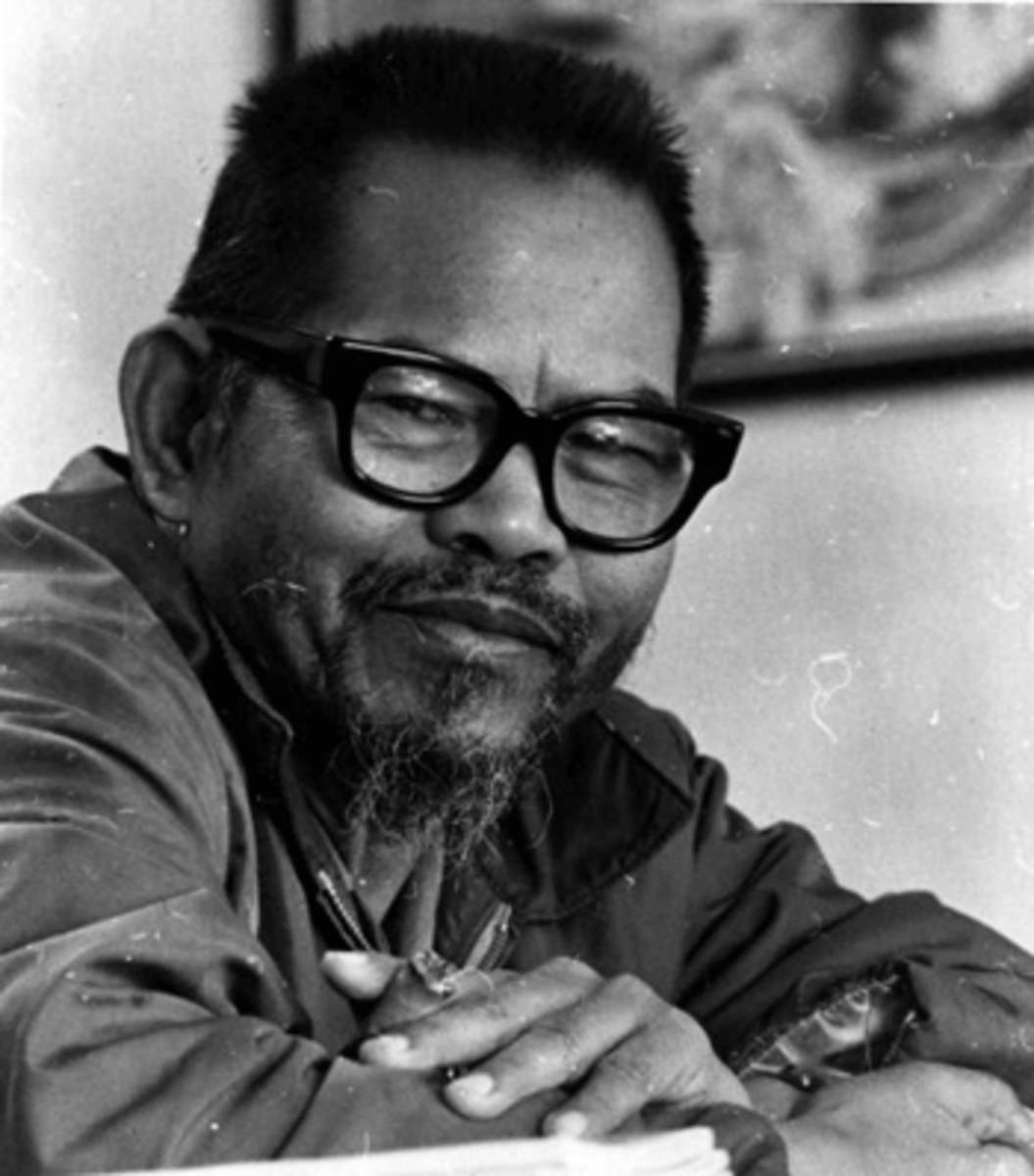 larry1 Larry Itliong of the predominantly Pilipino Agricultural Workers Organizing Committee (AWOC).