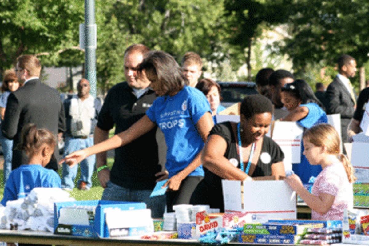 mays_011 <b>Carla Mays with First Lady Michele Obama and her daughters packaging boxes for the troops at the 2008 DNCC Delegate Service Day event in Denver. The Orange County & San Diego Military and Veterans for Obama helped the First Lady's mother and brother prepare over 1,500 packages for troops in the Middle East.