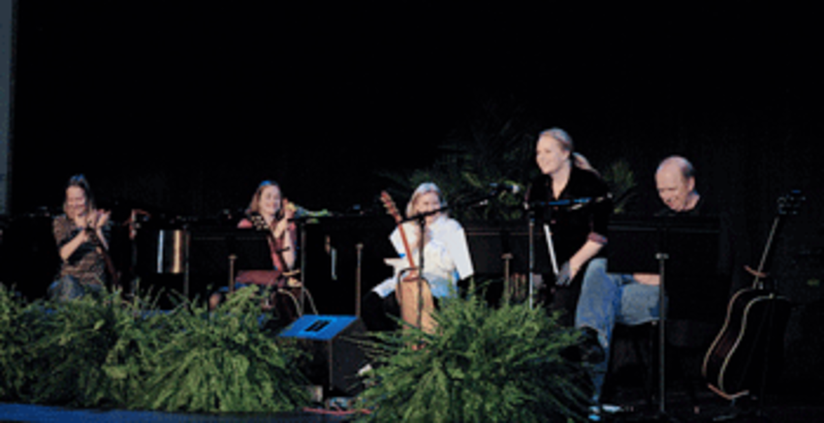 nienaber_2 (l-r) Claire Holley, Caroline Herring, Kate Campbell, Mary Chapin Carpenter, John Jennings
