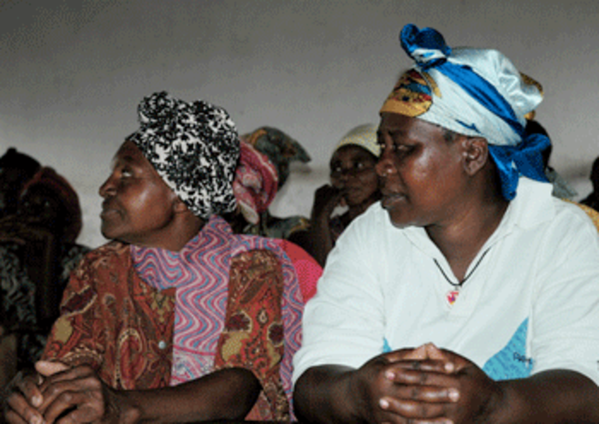 congo-1 Image: Gathering of midwives in January 2009 to assess needs© Nienaber