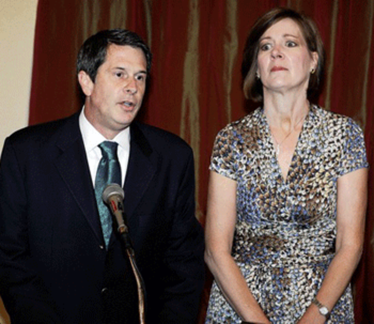 vitter <i>Sen. David Vitter, R-La., with wife Wendy. (AP Photo/Alex Brandon)</i>