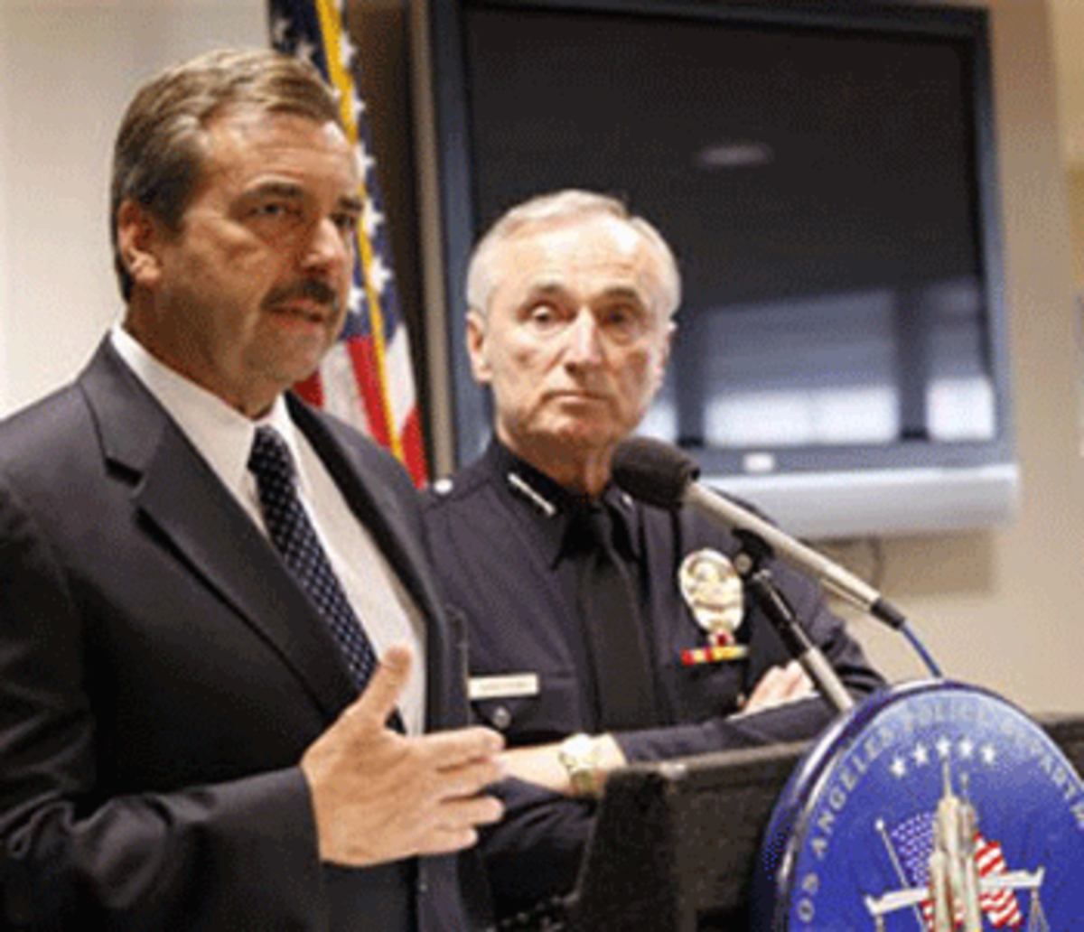 LAPD-Chiefs Incoming and outgoing LAPD Chiefs, Charlie Beck and Bill Bratton (Photo/Nick Ut)