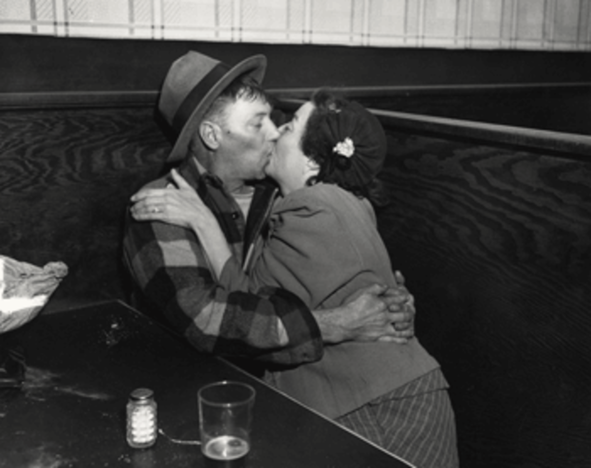 weegee-kiss